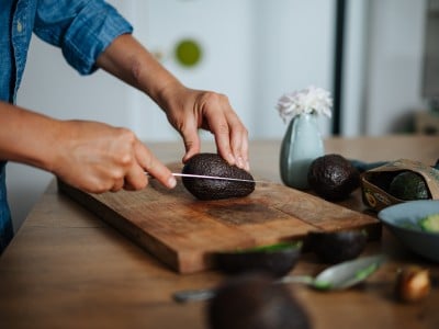 SPAR Mahlzeit! How-To-Video Avocado entkernen