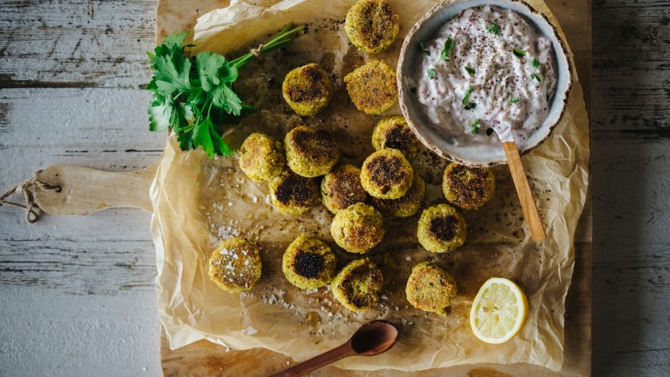 SPAR Mahlzeit Quinoa-Laibchen mit Radieschen-Tsatsiki