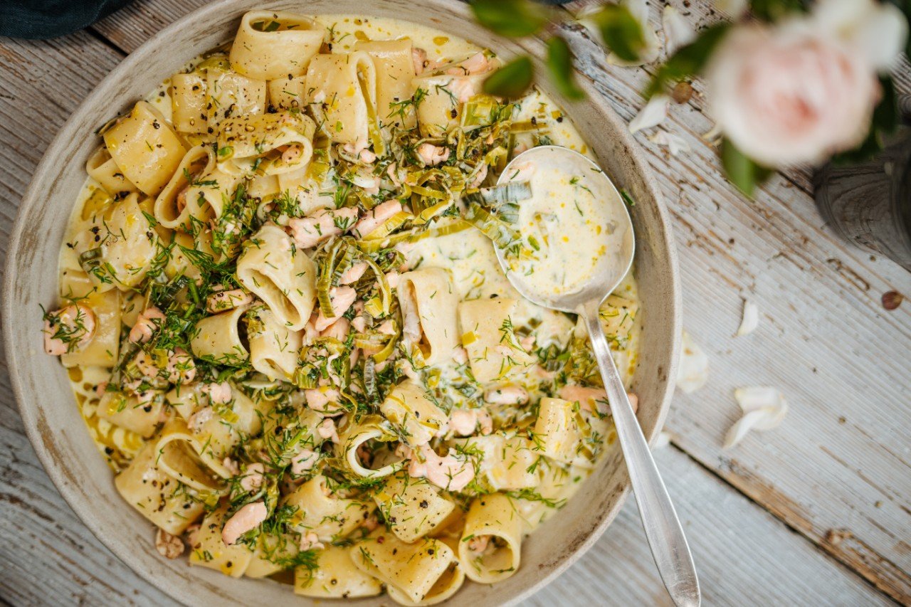 Calamarata Pasta mit Lachs und Lauch