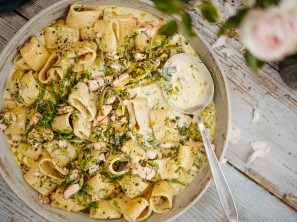 SPAR Mahlzeit Calamarata Pasta mit Lauch und Lachs