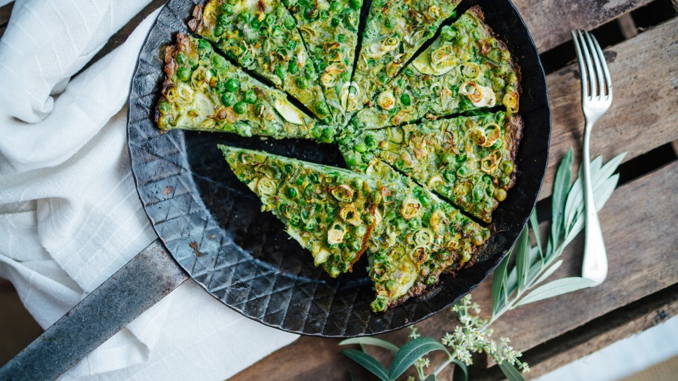 SPAR Mahlzeit Basilikumfrittata mit Zucchini und Erbsen