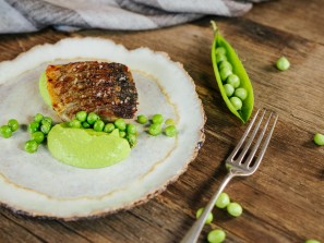 SPAR Mahlzeit Gegrillte Bachforelle mit Erbsen-Hummus