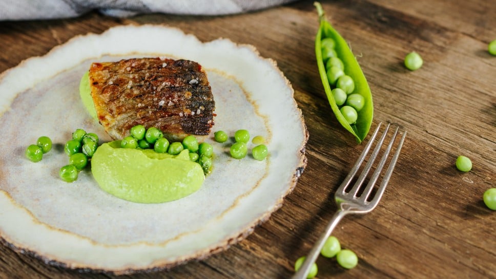 SPAR Mahlzeit Gegrillte Bachforelle mit Erbsen-Hummus