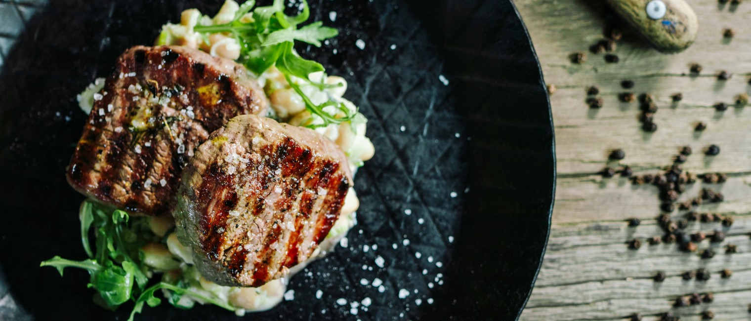 Minutensteak mit cremigem Bohnengemüse