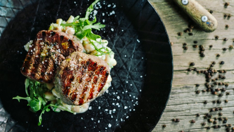 Minutensteak mit cremigem Bohnengemüse