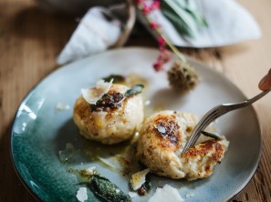 SPAR Mahlzeit Käseknödel mit Salbeibutter und Parmesan