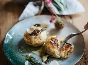 SPAR Mahlzeit Käseknödel mit Salbeibutter und Parmesan