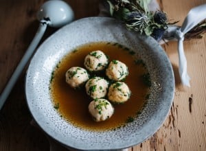 SPAR Mahlzeit Tiroler Speckknödel in Rindsuppe