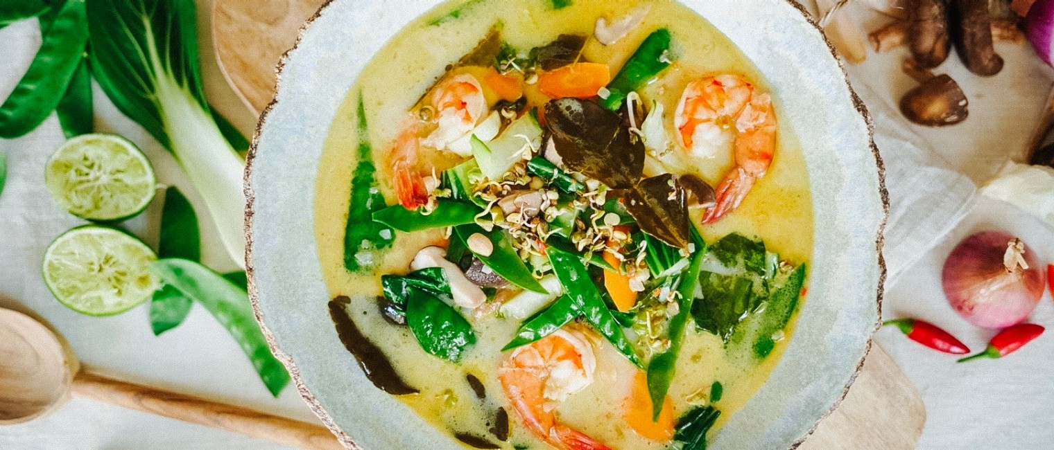 SPAR Mahlzeit Tom Kha Gai Suppe mit Pak Choi und Mungo-Sprossen