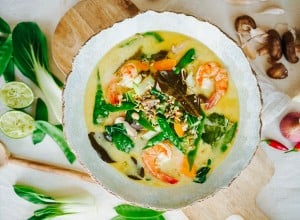 SPAR Mahlzeit Tom Kha Gai Suppe mit Pak Choi und Mungo-Sprossen