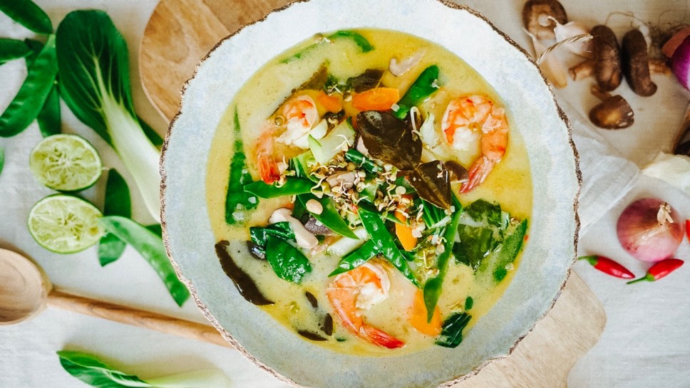 SPAR Mahlzeit Tom Kha Gai Suppe mit Pak Choi und Mungo-Sprossen