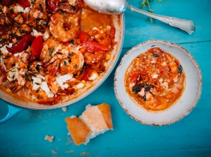 SPAR Mahlzeit Garnelen Saganaki mit Kirschtomaten, Spitzpaprika und Feta