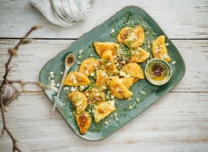Bärlauchtaschen mit Nussbutter