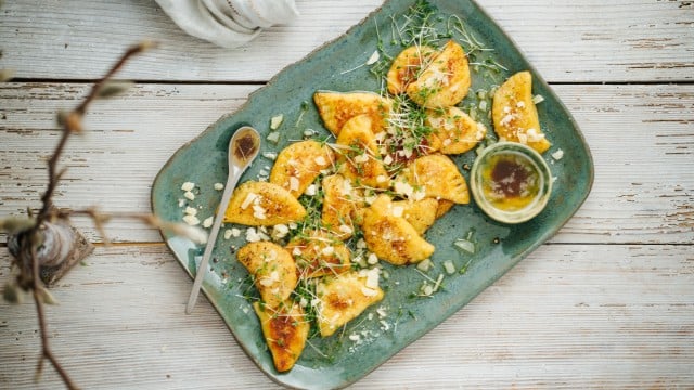 Bärlauchtaschen mit Nussbutter