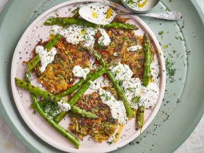 SPAR Mahlzeit Kartoffel-Bärlauch Rösti mit Spargel und Dillcreme