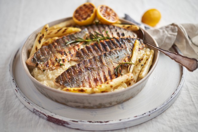 SPAR Mahlzeit Spargel-Zitronen-Risotto mit gegrilltem Lachs