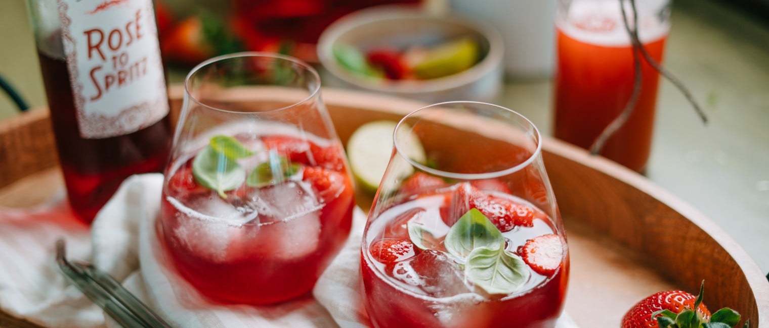 SPAR Mahlzeit Rhabarber Spritz mit Erdbeeren