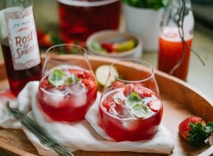 SPAR Mahlzeit Rhabarber Spritz mit Erdbeeren