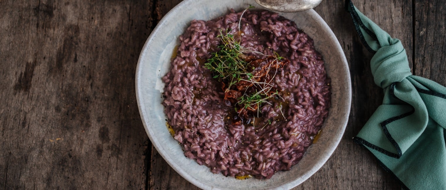 Rotwein-Risotto mit Speck