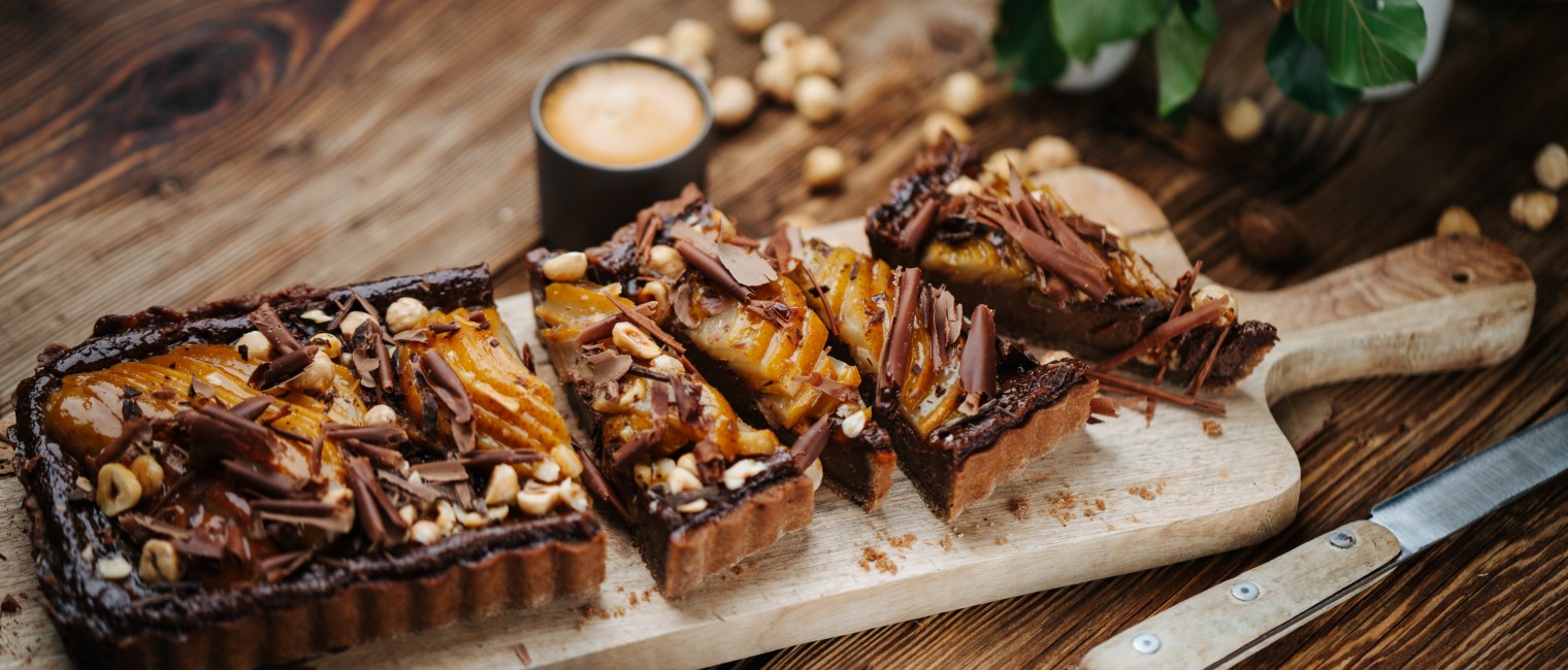 SPAR Mahlzeit Schoko-Haselnuss-Tarte mit Gewürz-Birnen