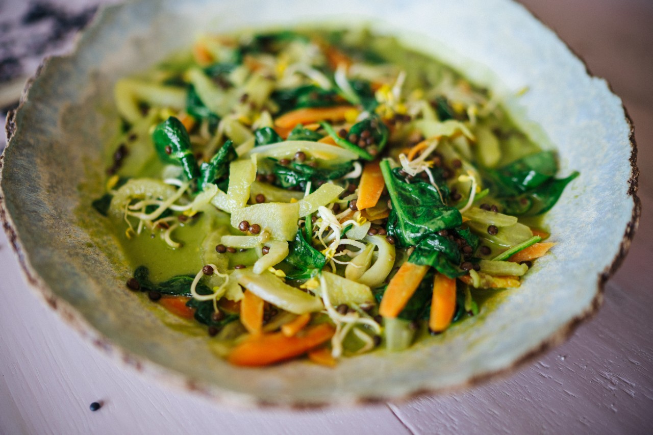 Grünes Thai Curry mit Wokgemüse und Belugalinsen