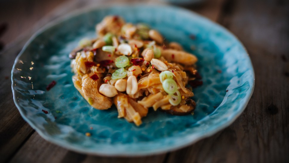 SPAR Mahlzeit Hühnchen mit Pilzen, Pastinaken und Woknudeln