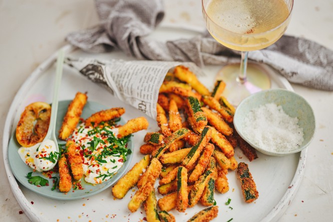 SPAR Mahlzeit Knusprige Zucchini-Sticks mit Kräuterdip