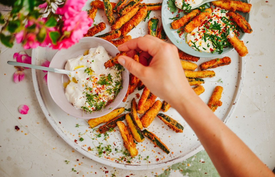 SPAR Mahlzeit Knusprige Zucchini-Sticks mit Kräuterdip