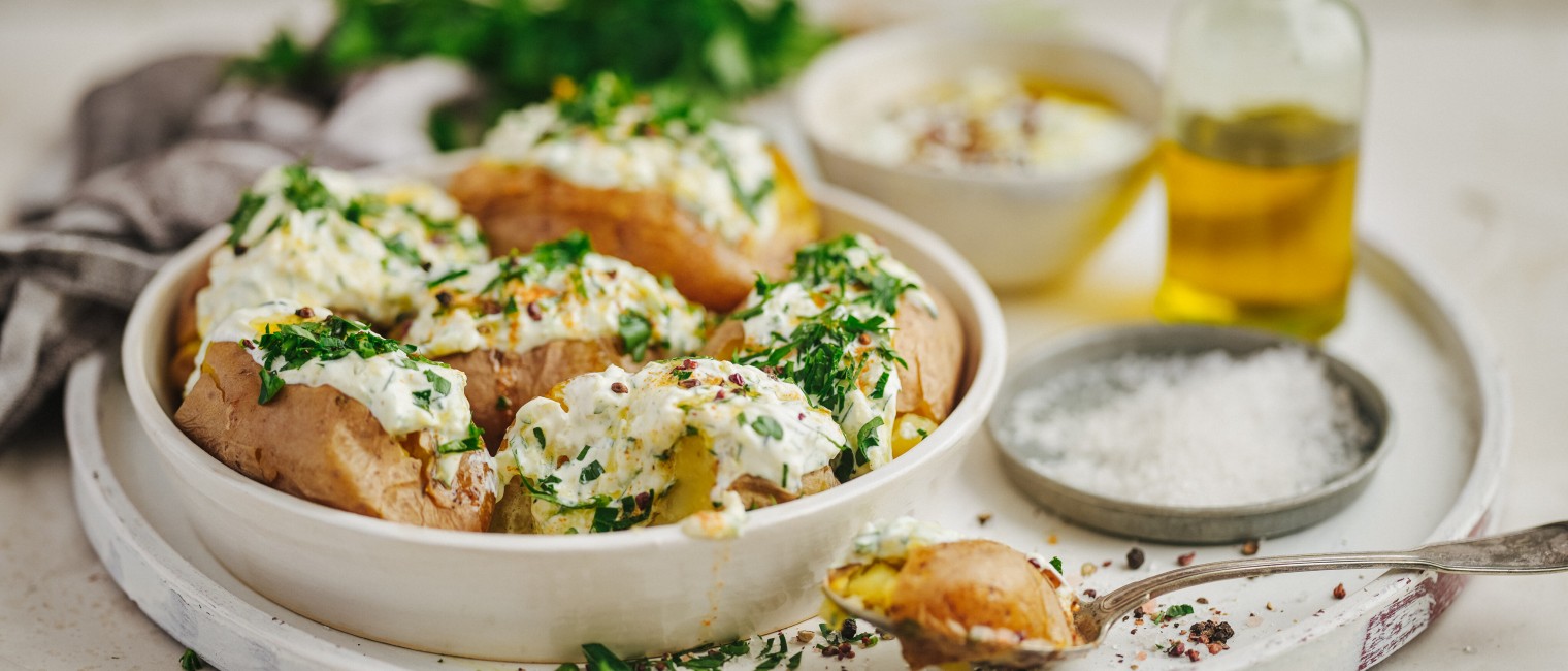 Ofenkartoffel mit Zucchini-Tsatsiki