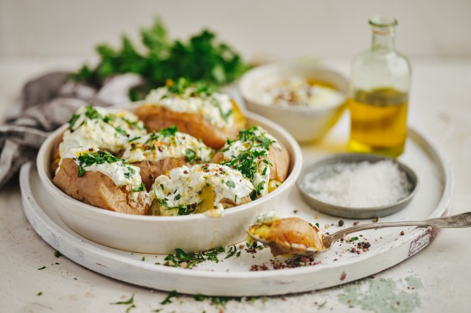 SPAR Mahlzeit Ofenkartoffel mit Zucchini-Tsatsiki