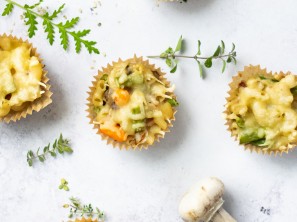 SPAR Mahlzeit! Nudelmuffins auf weißem Hintergrund