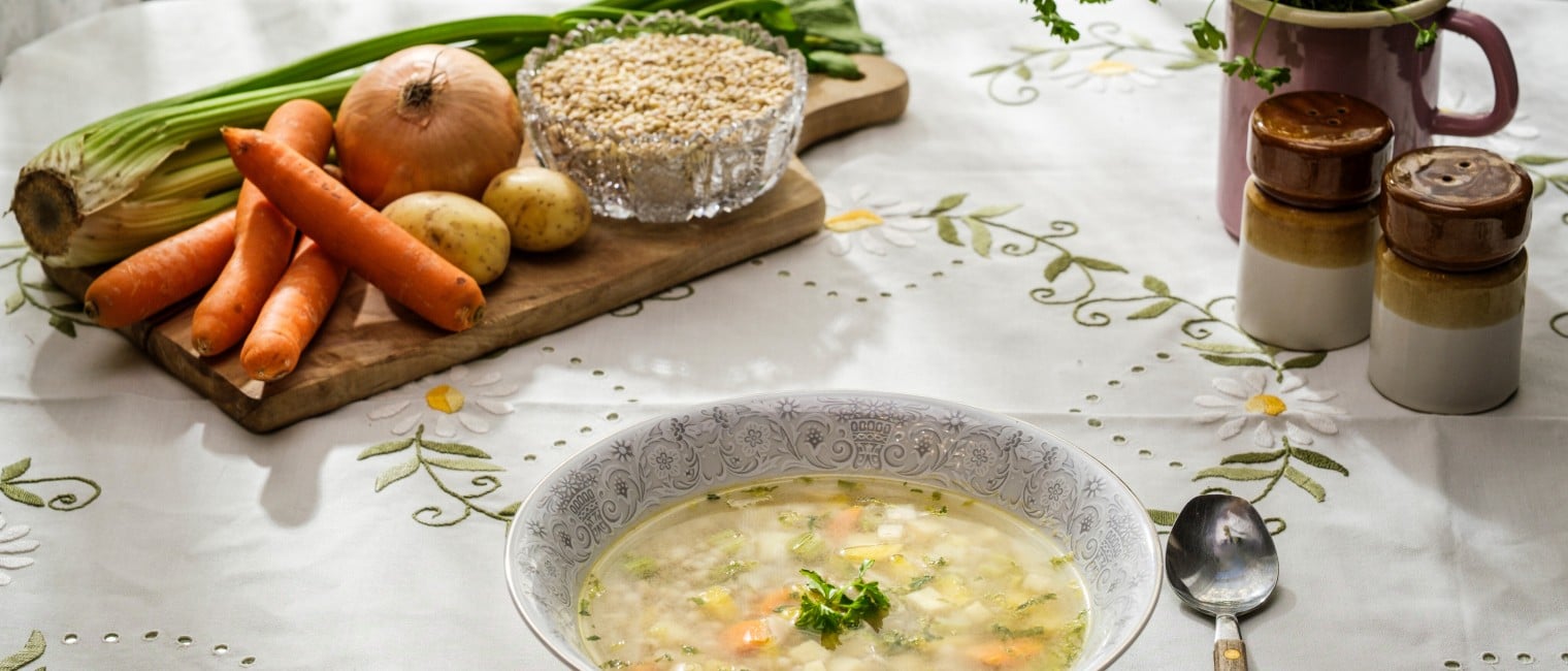 Omas Rollgerstelsuppe
