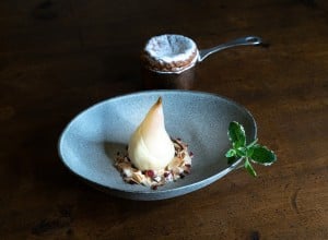 Schwarzbeer-Sauerrahmschmarren + Mandel + Birne + Bienenwachs-Schokolade    