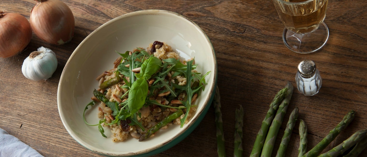 Mediterrane Spargel-Bulgur-Pfanne