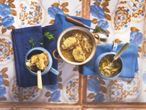 SPAR Mahlzeit Kraut-Zwiebelsuppe mit Almkäse-Crostini