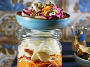 SPAR Mahlzeit Rotkrautsalat mit Karotten, Fenchel und Blauschimmelkäse