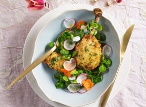 SPAR Mahlzeit BIO-Henderl in Couscous-Kräuterpanade und Vogerl-Radieschen-Salat