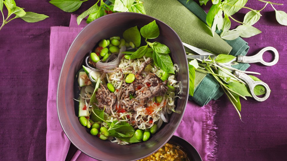 SPAR Mahlzeit Thai-Salat mit Rindfleisch und Sojabohnen