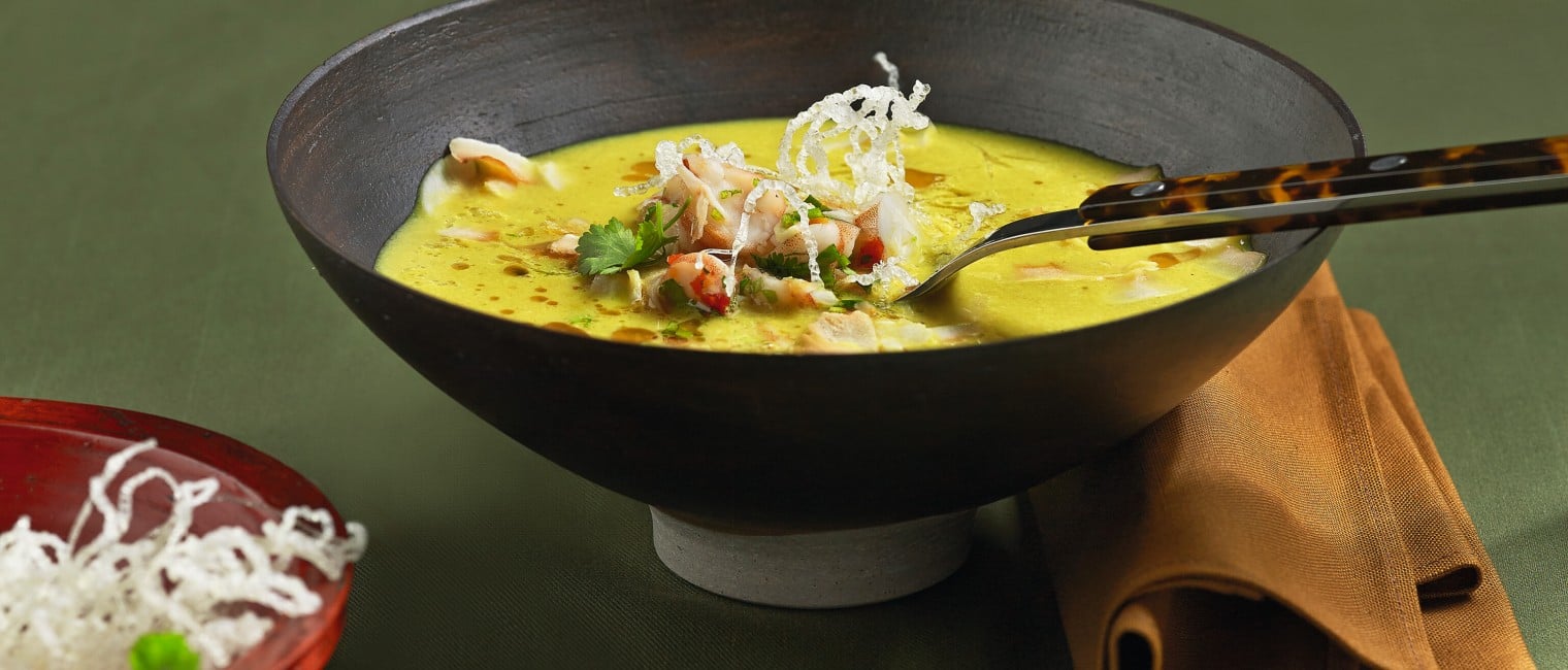 SPAR Mahlzeit fruchtige Currysuppe mit knusprigen Glasnudeln und marinierten Garnelen