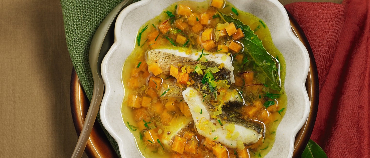 SPAR Mahlzeit klare Süßkartoffelsuppe mit Orange und gebratenem Zander
