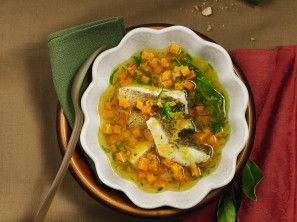 SPAR Mahlzeit klare Süßkartoffelsuppe mit Orange und gebratenem Zander