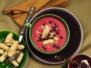 SPAR Mahlzeit Rote-Rüben-Suppe mit Granatapfel und Erdnusskroketten