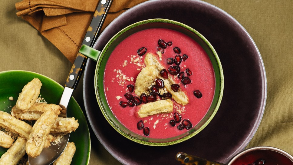 SPAR Mahlzeit Rote-Rüben-Suppe mit Granatapfel und Erdnusskroketten