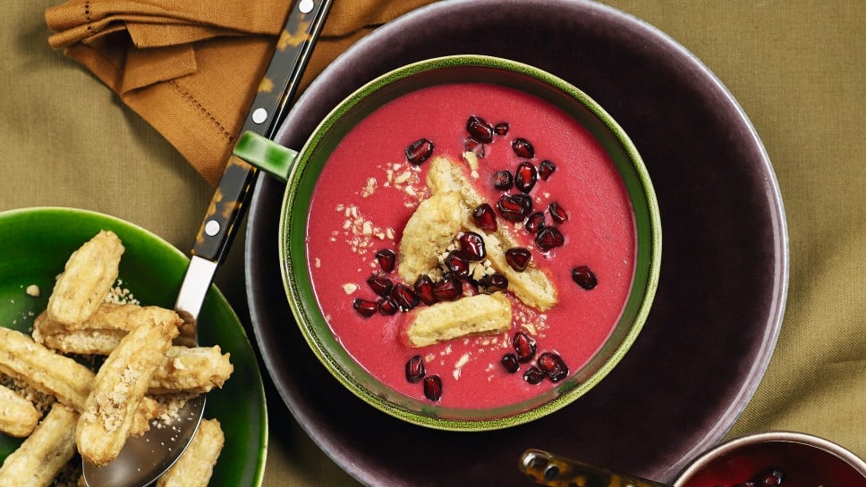 SPAR Mahlzeit Rote-Rüben-Suppe mit Granatapfel und Erdnusskroketten