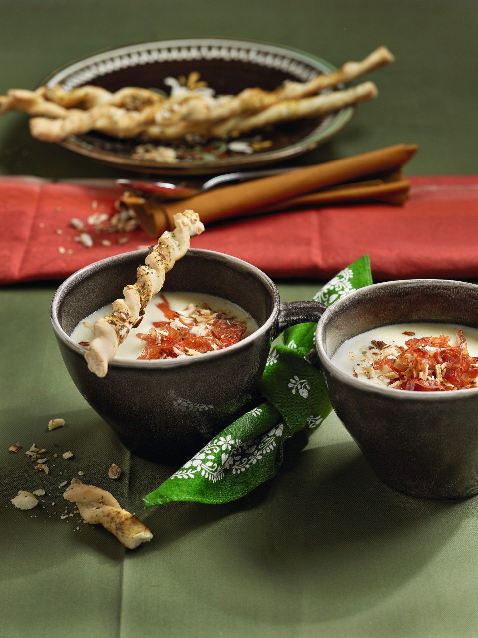 Selleriesuppe mit krossem Rohschinken und