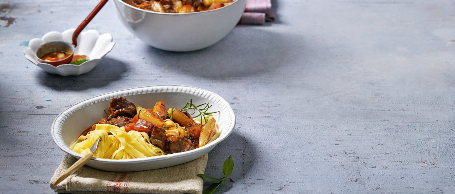 SPAR Mahlzeit Boeuf Bourguignon mit Butter-Bandnudeln