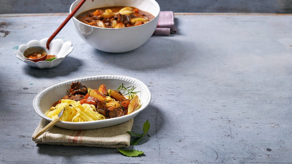 SPAR Mahlzeit Boeuf Bourguignon mit Butter-Bandnudeln