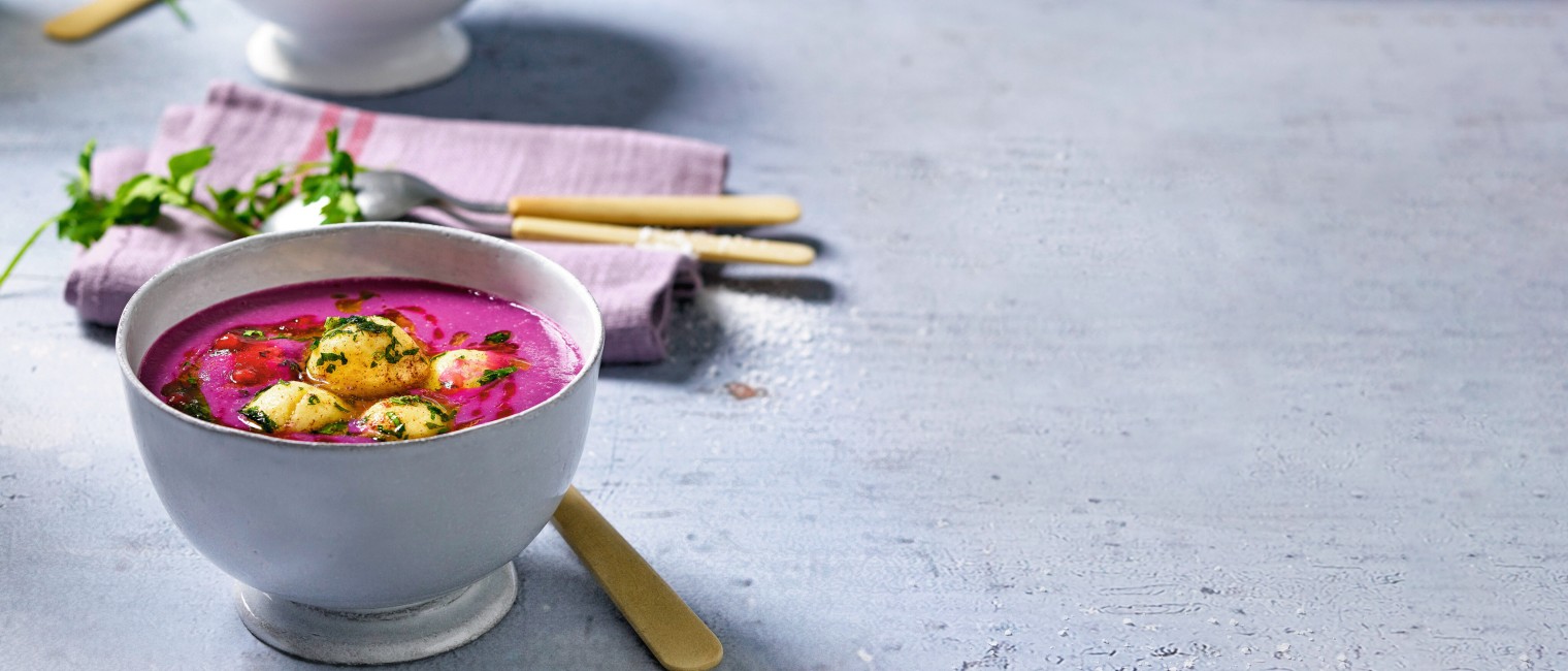 SPAR Mahlzeit Rotkraut-Preiselbeersuppe mit Petersilgriessknödel