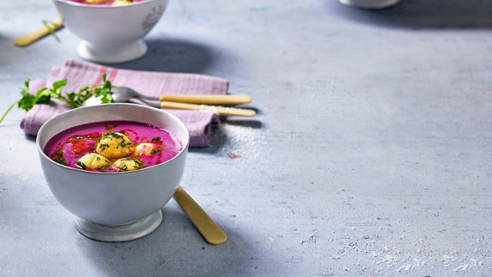 SPAR Mahlzeit Rotkraut-Preiselbeersuppe mit Petersilgriessknödel