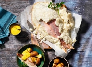 SPAR Mahlzeit Goldbrasse in der Salzkruste mit Safran-Aioli